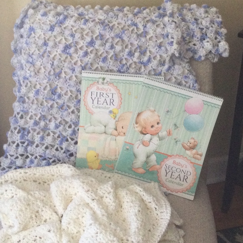 Set 2 baby afghans with 2 milestone calendars